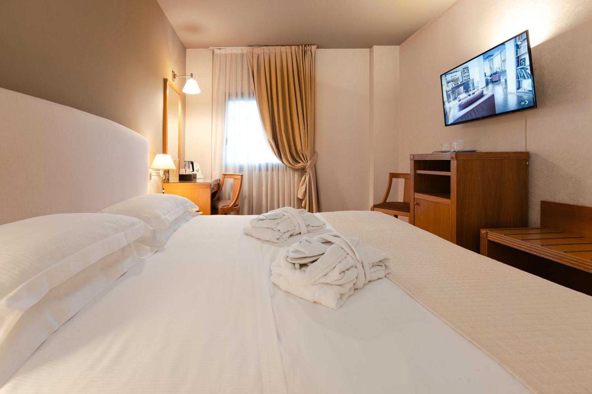 Hotel Touring Carpi Kültér fotó