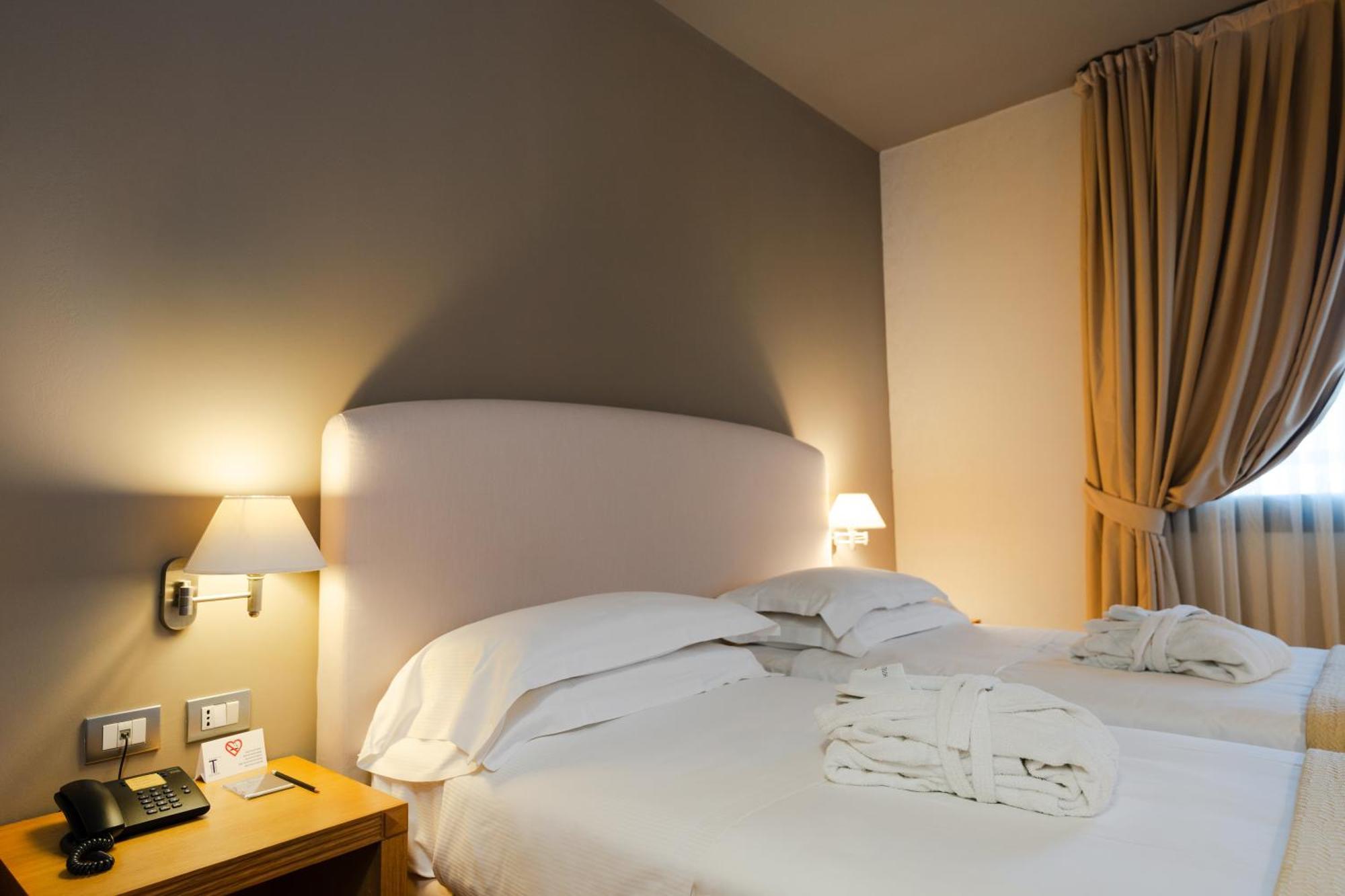 Hotel Touring Carpi Kültér fotó
