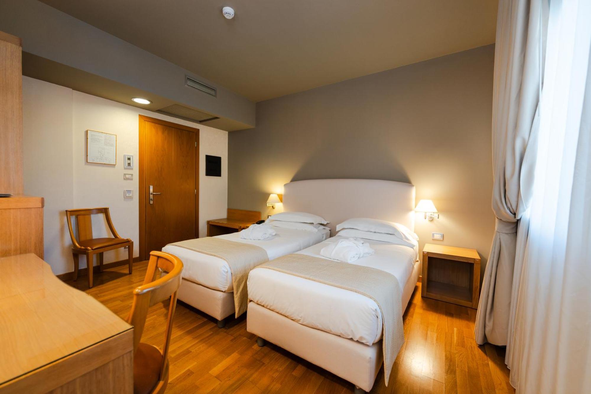 Hotel Touring Carpi Kültér fotó