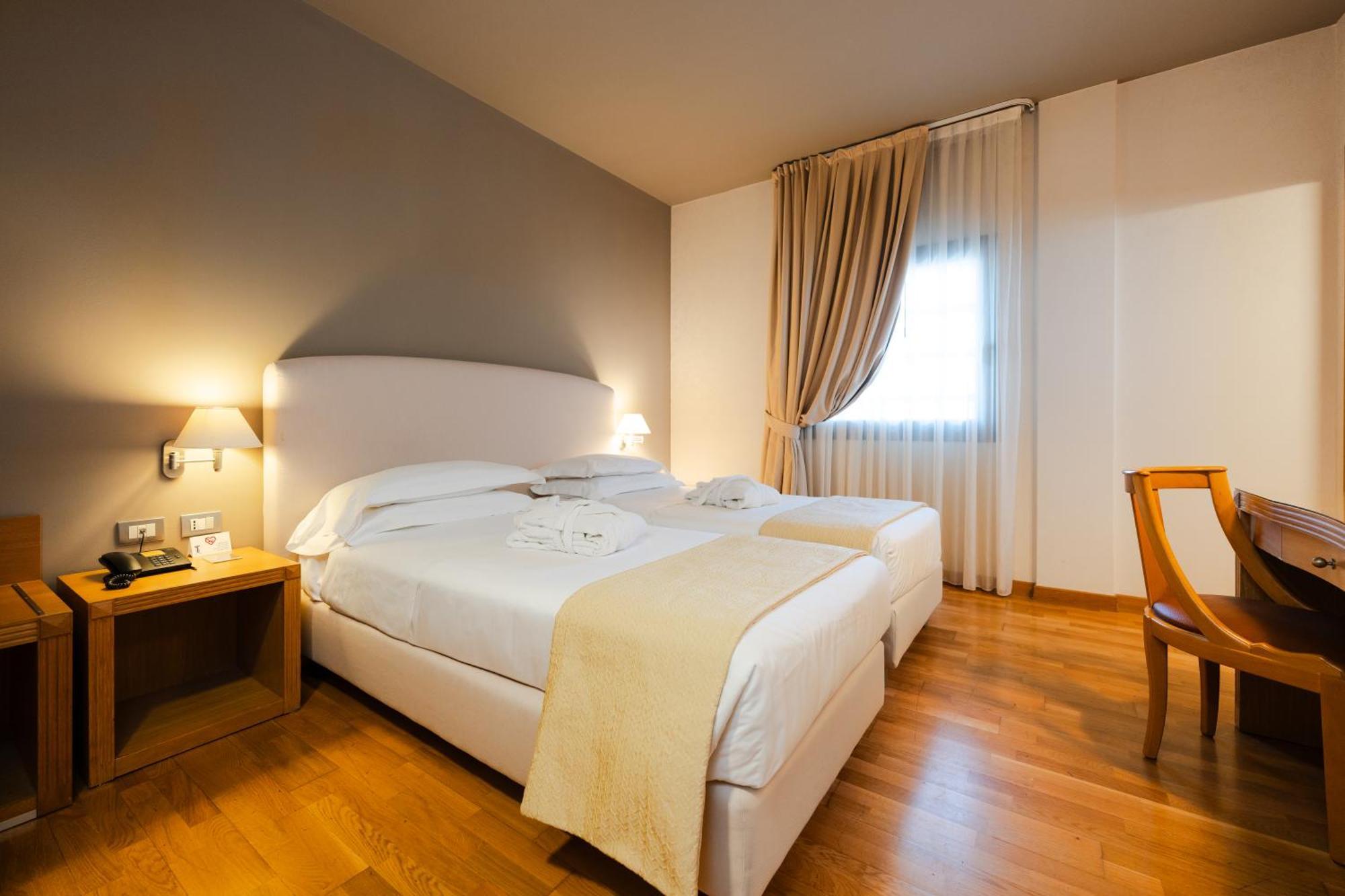 Hotel Touring Carpi Kültér fotó