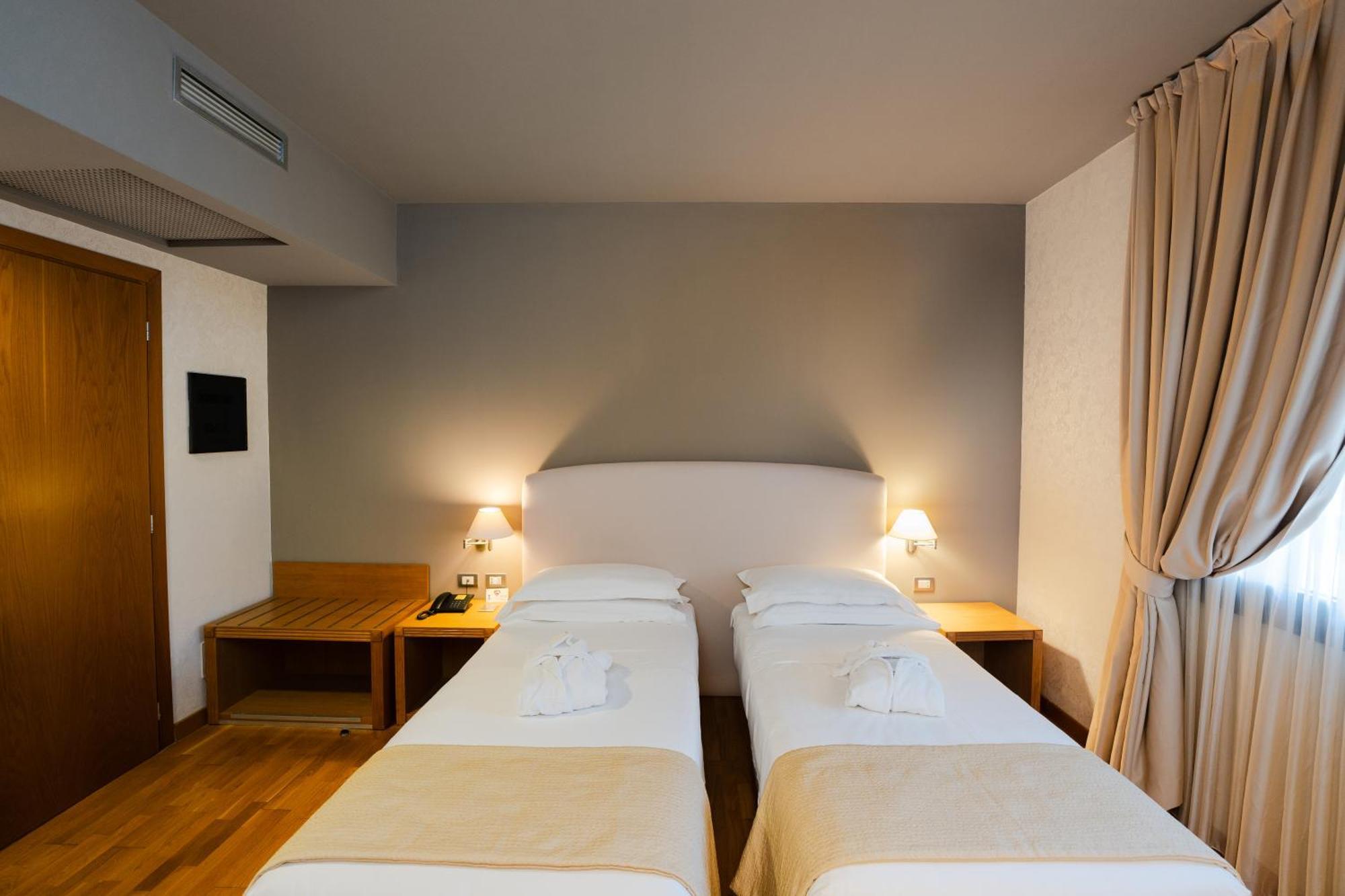 Hotel Touring Carpi Kültér fotó